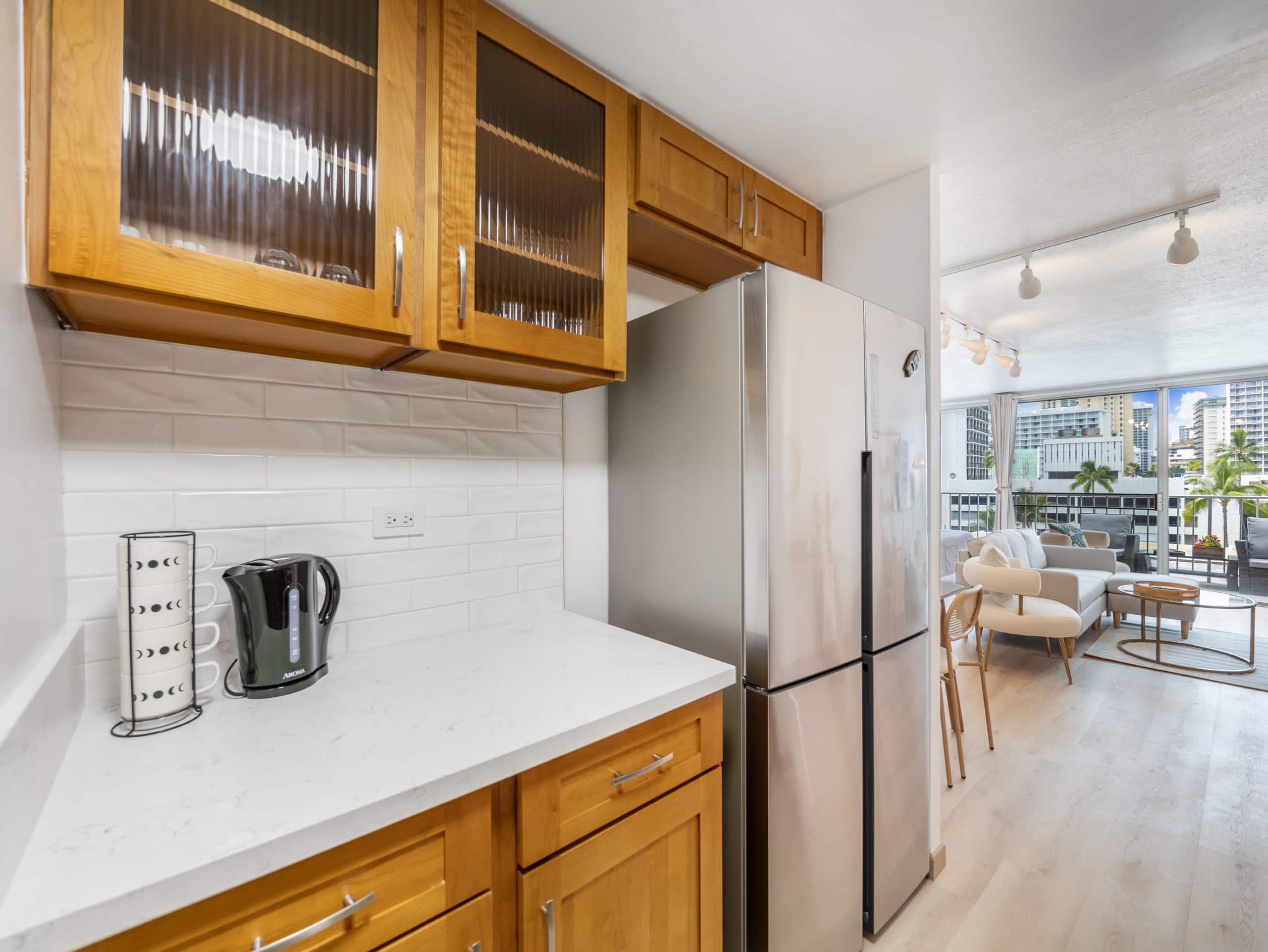 Stylish Renovated Studio with Parking in Waikiki! - Image 11