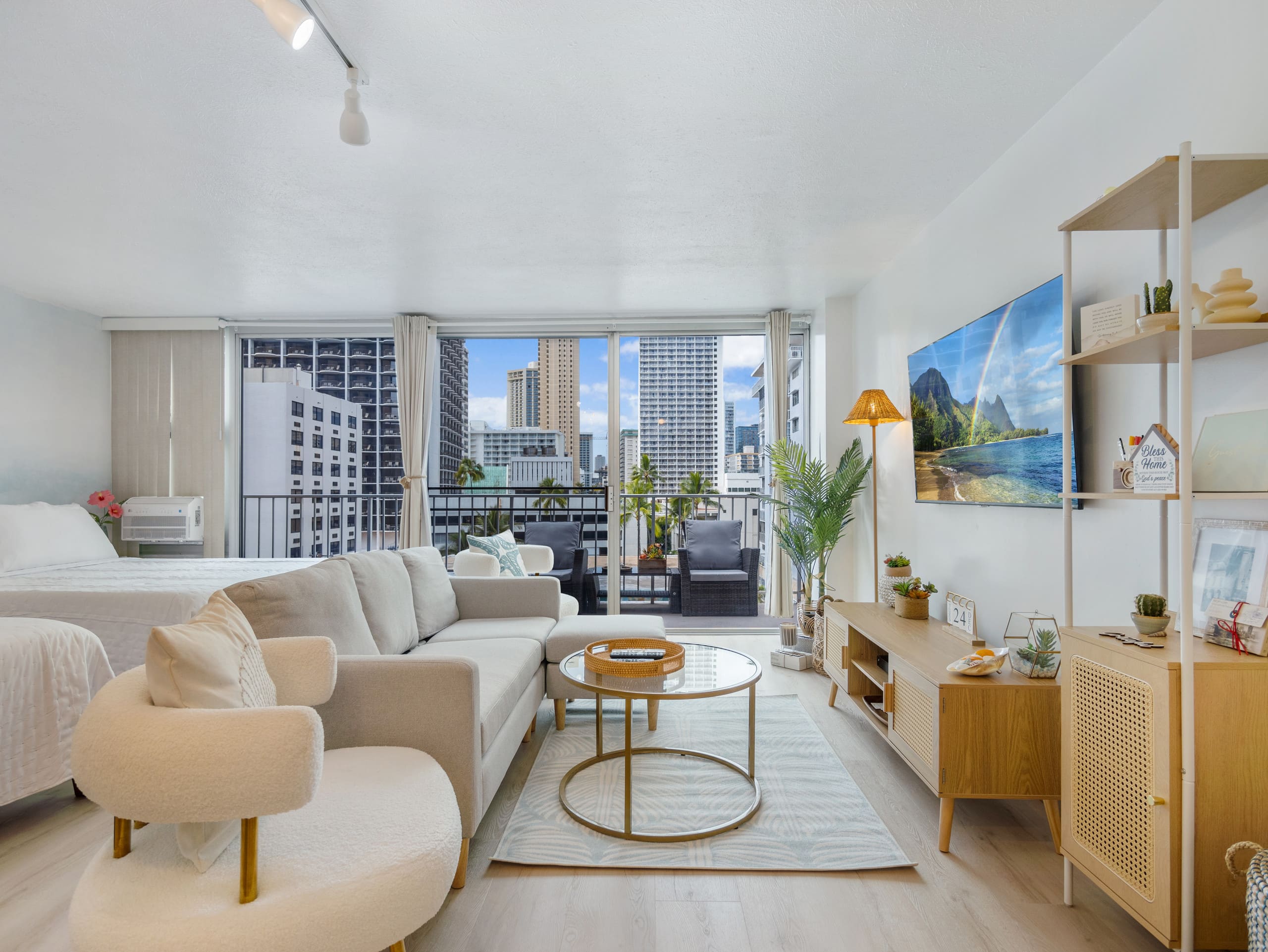 Stylish Renovated Studio with Parking in Waikiki! - Image 6