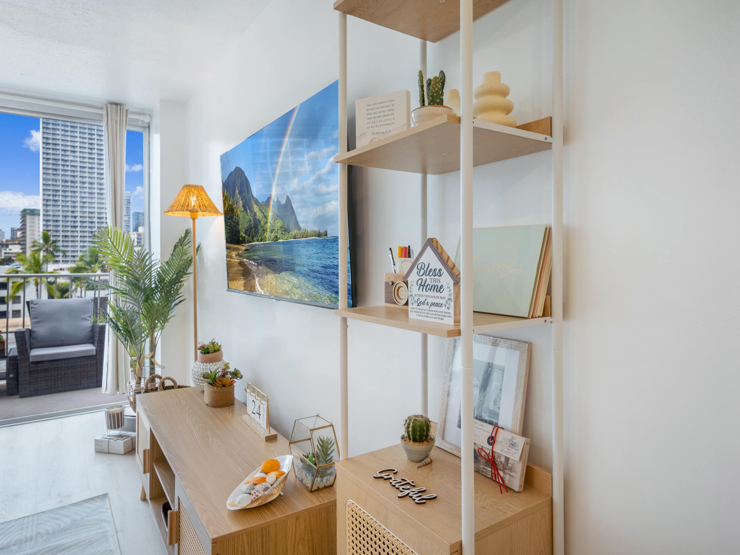 Stylish Renovated Studio with Parking in Waikiki! - Image 8