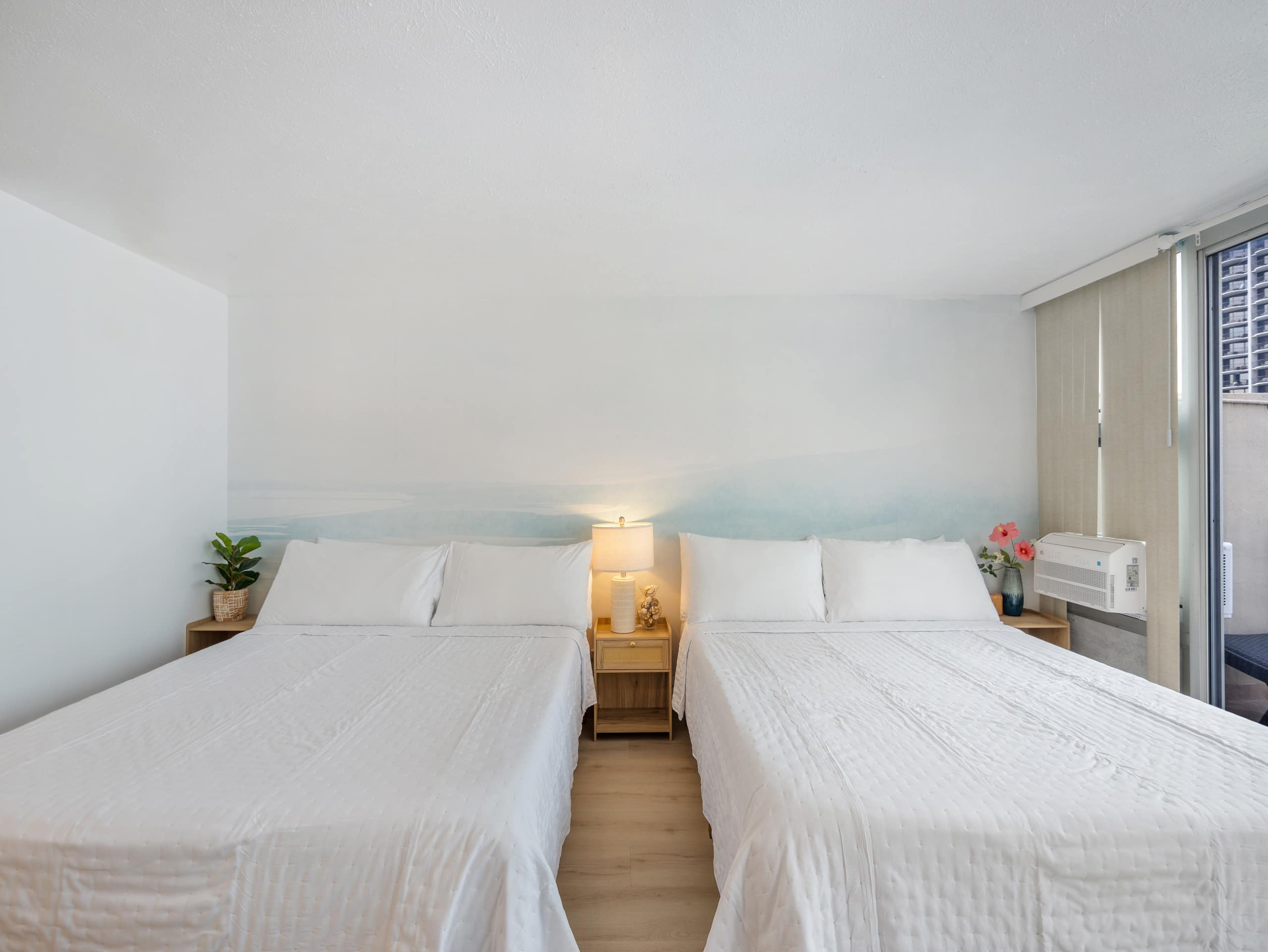Stylish Renovated Studio with Parking in Waikiki! - Image 31