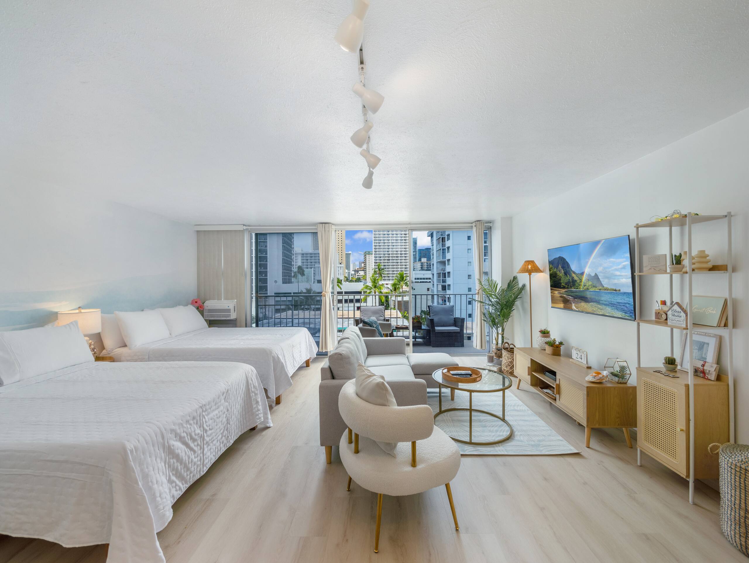 Stylish Renovated Studio with Parking in Waikiki! - Image 36