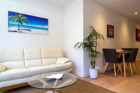 Successful Airbnb property: Stylish, sunny & central in South Yarra