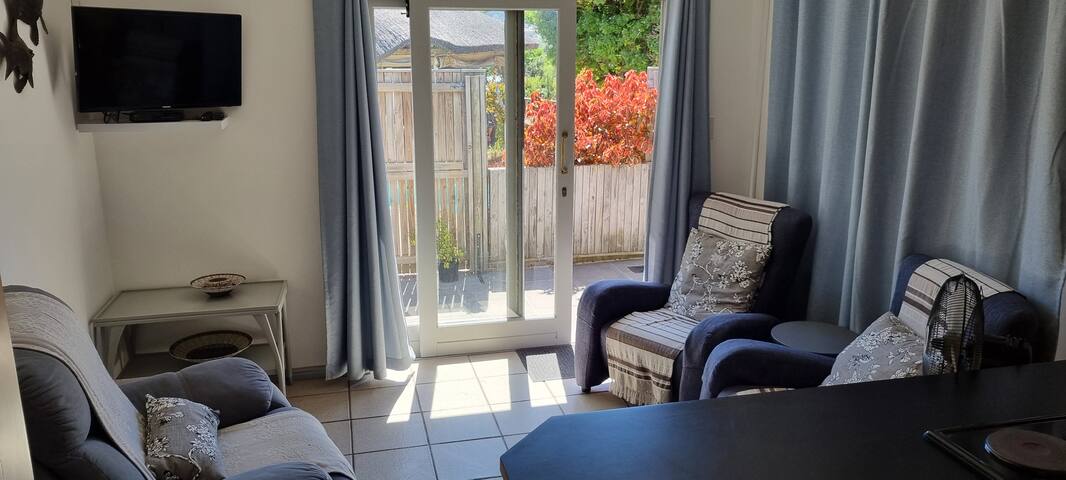 Henshell Cottage gallery image 3