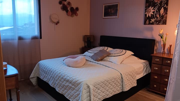 голяма стая с възможност за отделна зона за детско креватче 