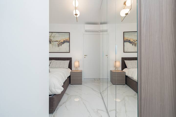 4CO4 [Duomo] • Luxurious • Large • Central • gallery image 3