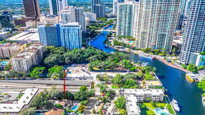 Heated Pool! Massive Gem+Close To Beach & Shops! gallery image 2