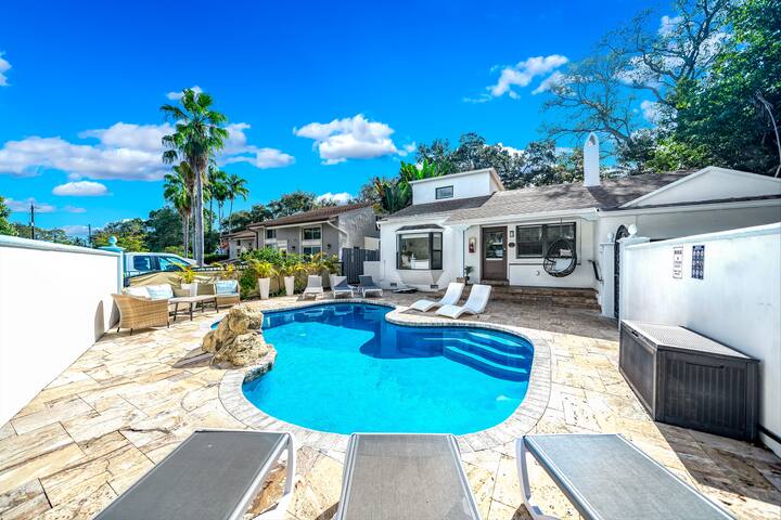 Heated Pool! Massive Gem+Close To Beach & Shops! gallery image 3