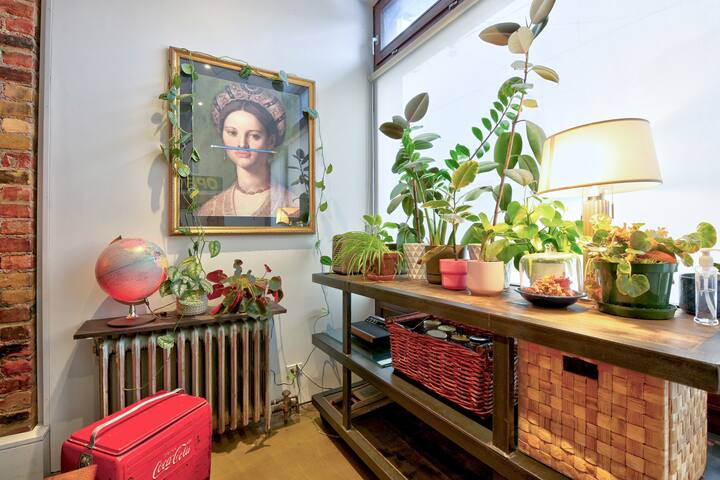 Space & Style in Heart of Toronto w/ Parking gallery image 5