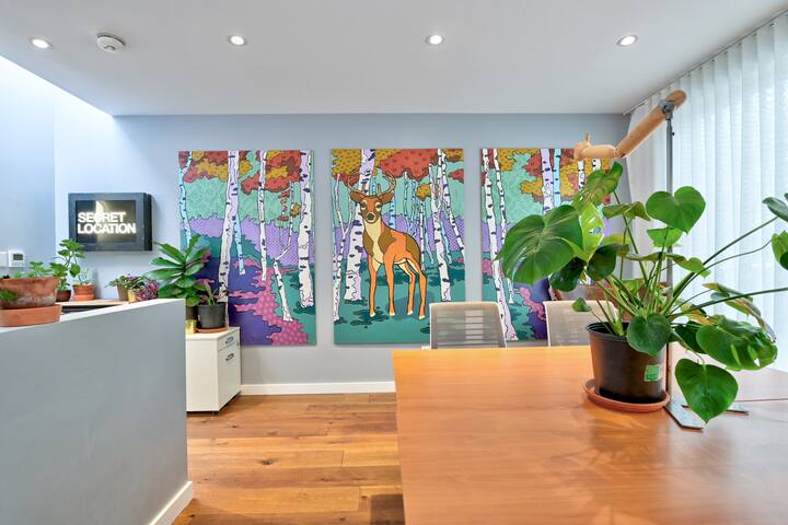 Space & Style in Heart of Toronto w/ Parking gallery image 2