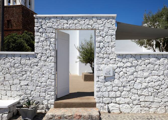 Olia Villa, Imerovigli, Thira gallery image 2