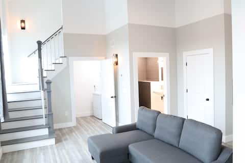 Luxury 2BR 3BA near to Train!