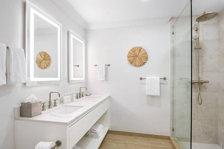1 BR, All Inclusive Suite at Alexandra Resort