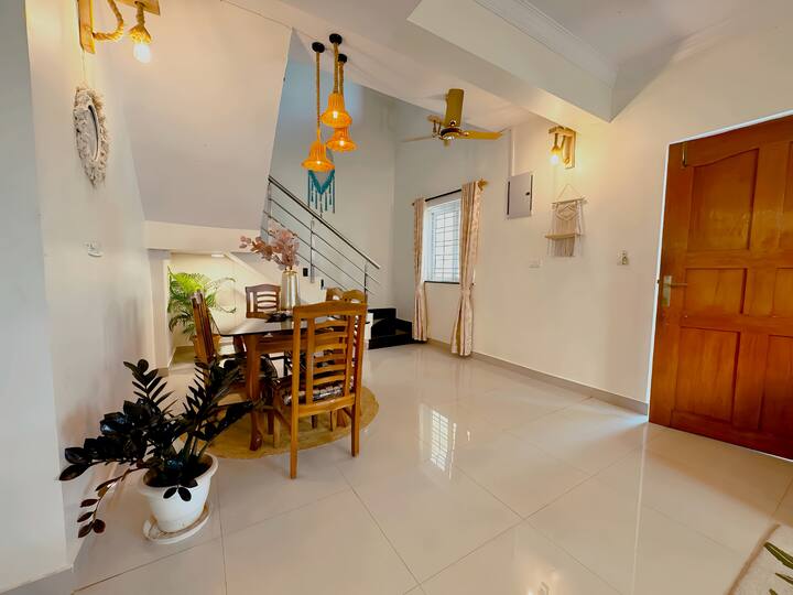 Dining area image 4