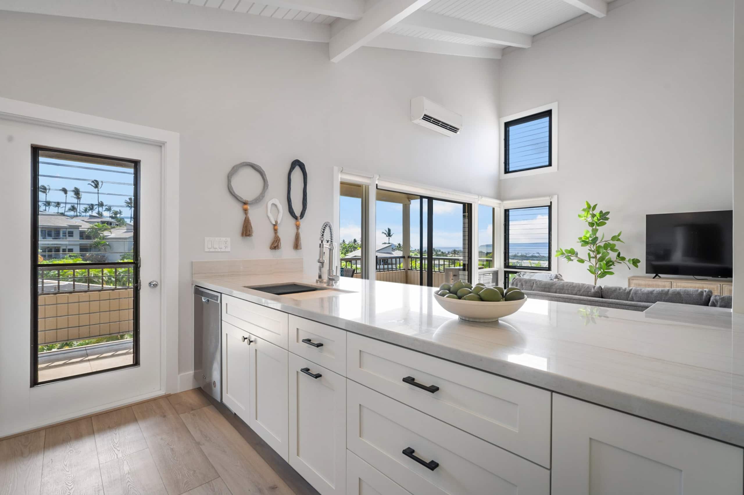 Condo in Wailea · ★4.9 · 2 bedrooms · 4 beds · 2.5 private baths - Image 11