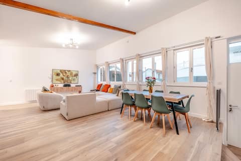 Serenity House – parking, near metro 7