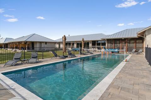 Gorgeous Lakeside Retreat Center (26 beds)