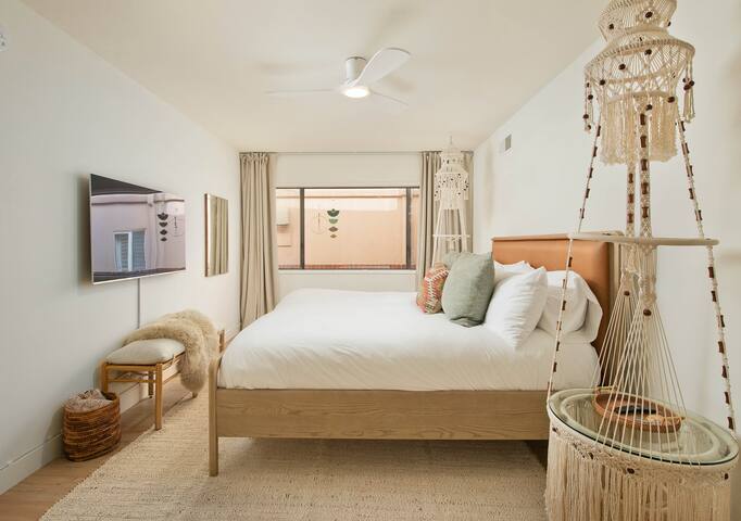 5 Bedroom Family Beach House*Ocean Views*Parking gallery image 4