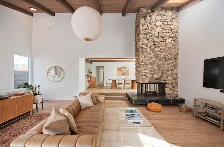 5 Bedroom Family Beach House*Ocean Views*Parking