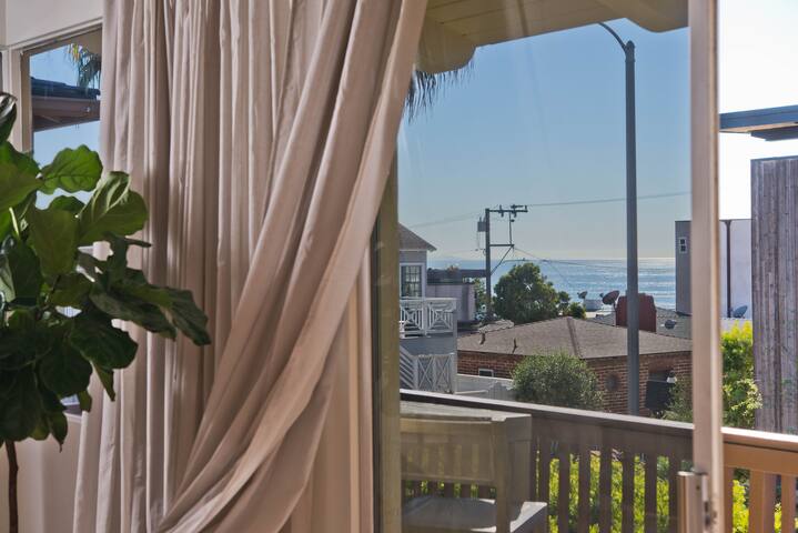 5 Bedroom Family Beach House*Ocean Views*Parking gallery image 2