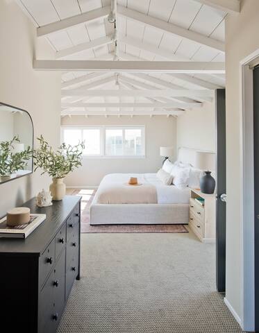 7 Bedroom Ohana Beach House*Steps to Sand*Patios gallery image 3