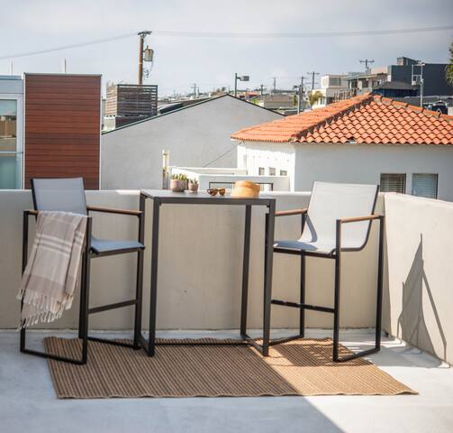 7 Bedroom Ohana Beach House*Steps to Sand*Patios gallery image 5