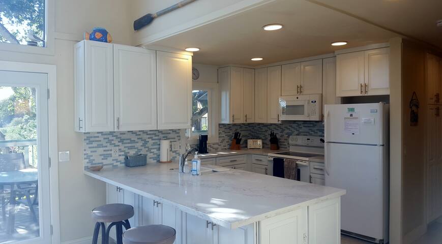 Fab Harbor/Ocean Views – Min to Beaches/Boardwalk gallery image 3