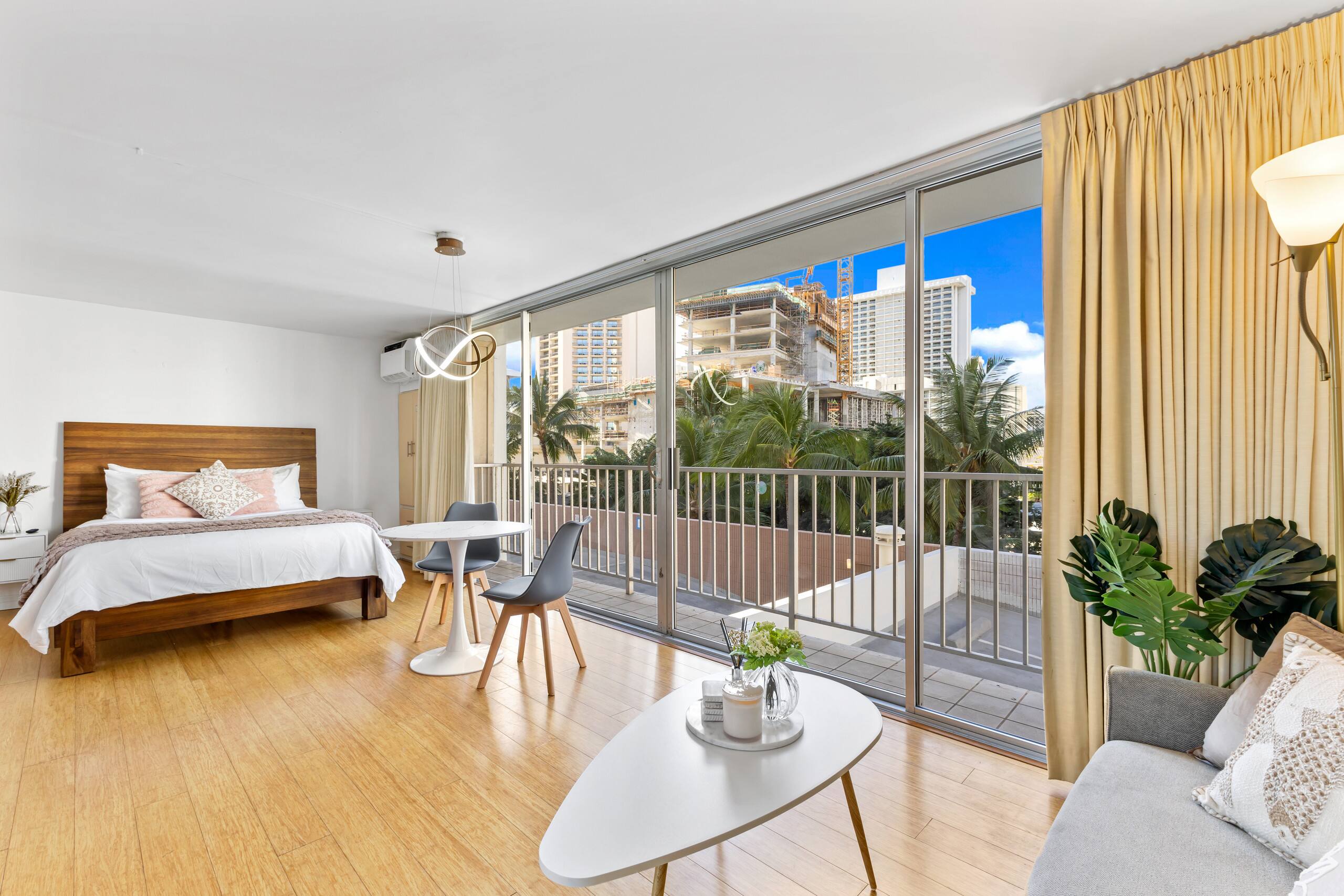 Luxury & Heart of Waikiki: 1 Block to Beach - Image 28