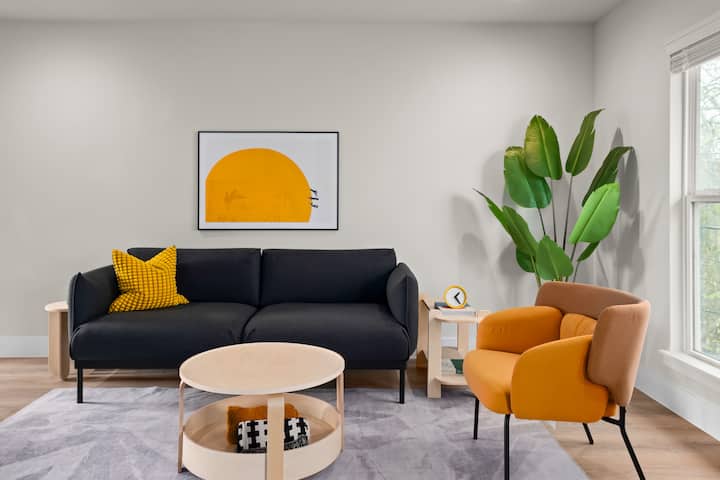 Sunlit Sunhillow Condo + Workstation - Austin, TX