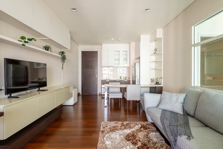 Hapësirë e bollshme dhe e bollshme banimi për punë, lojë ose pushim.