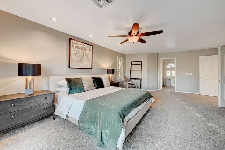 Gorgeous 6BR w/ Pool & Spa Games gallery image 4