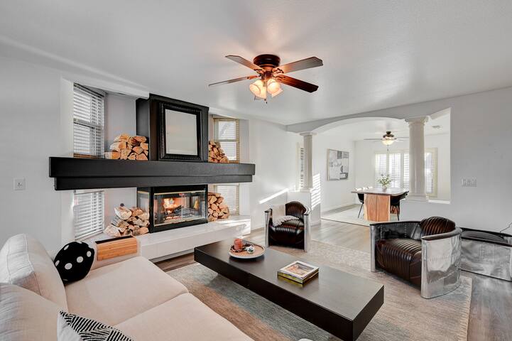 Gorgeous 6BR w/ Pool & Spa Games gallery image 5