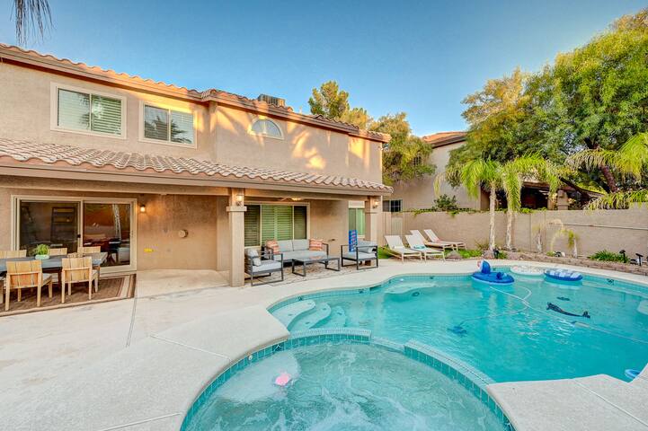 Gorgeous 6BR w/ Pool & Spa Games gallery image 2