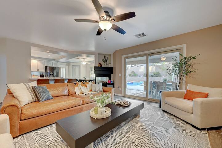 Gorgeous 6BR w/ Pool & Spa Games gallery image 3