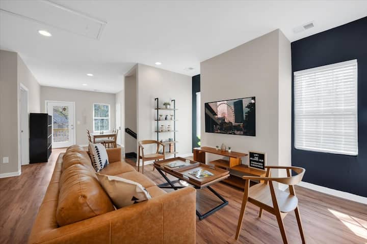 Living room with comfy seating & Smart TV