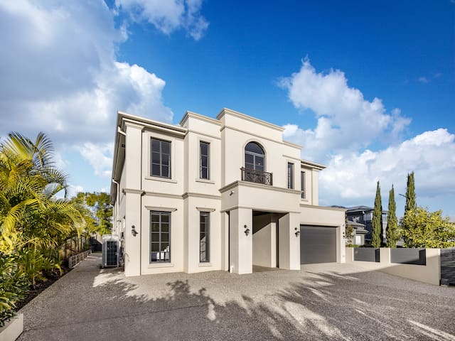 French Royal Experience 5B3B Grand House 3Parking