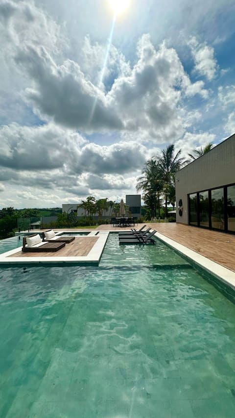 Luxury Farmhouse: Complete Leisure!