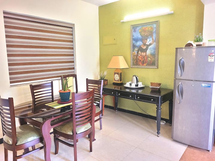 Dining area image 2