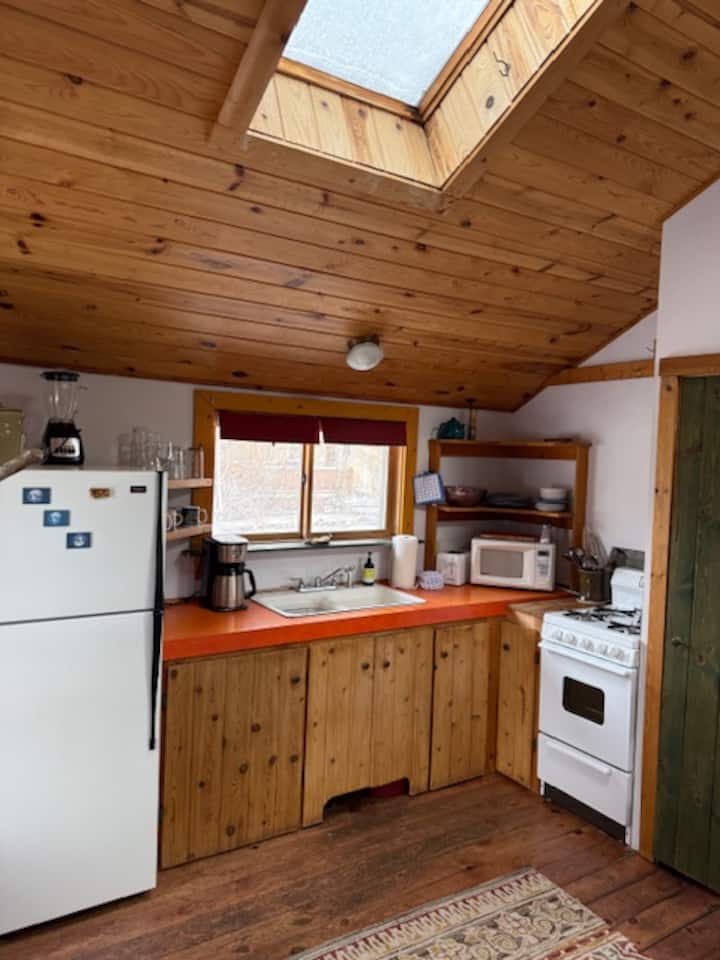 Bozeman Garden Cottage - Bozeman, MT