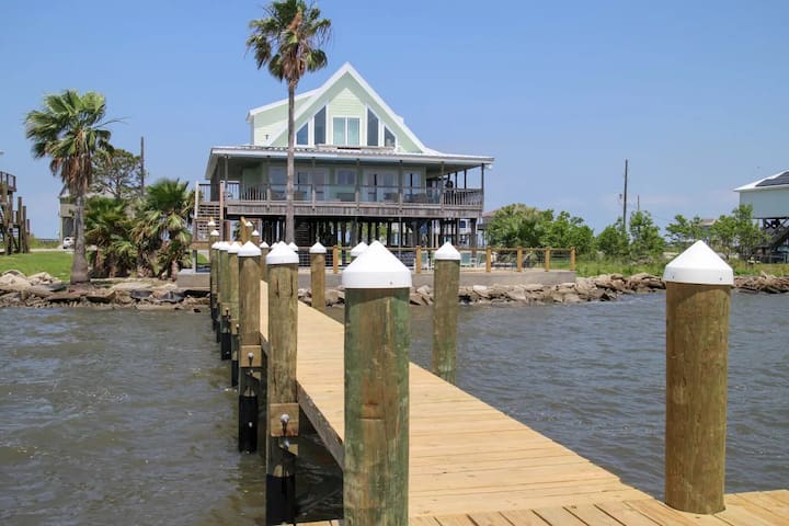 ‘Pelicans Perch’ Waterfront NOLA Haven w/ Pool! gallery image 2