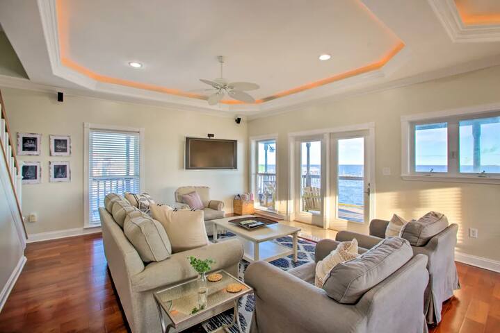 ‘Pelicans Perch’ Waterfront NOLA Haven w/ Pool! gallery image 5