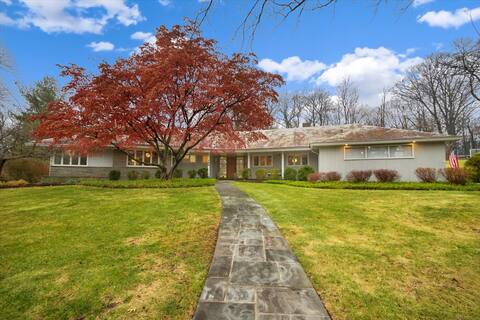 Stunning Mid-Century Retreat