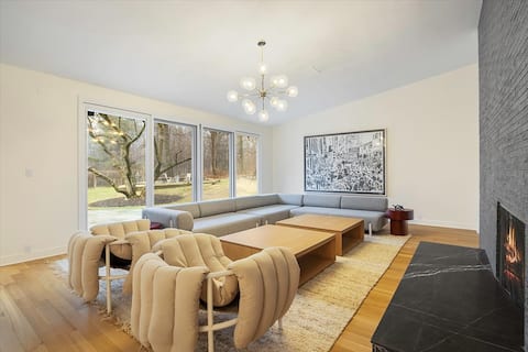 Stunning Mid-Century Retreat