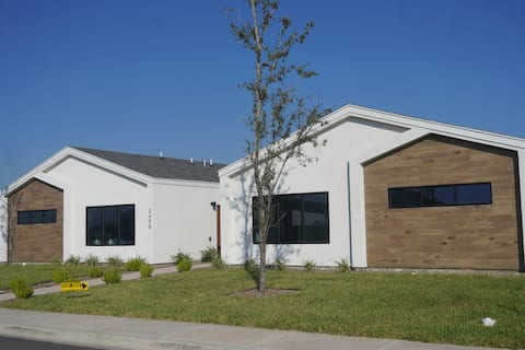 Elegant Brand New Apartment in Weslaco