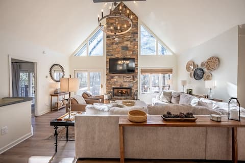 Top performing Airbnb: Resort Amenities-Hot Tub- Game Room - Pet Friendly in Cashiers