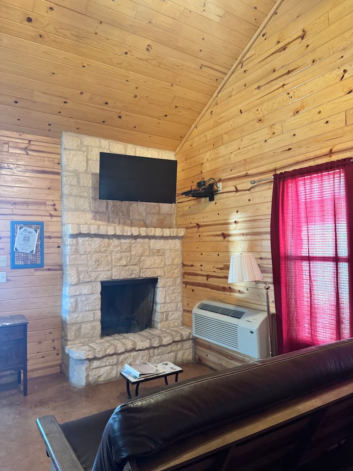Studio-style Cabin On The Frio - Leakey, TX