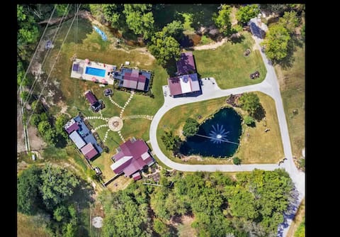 Wildcat Creek Getaway w/pool/hot tub/pickleball Ct