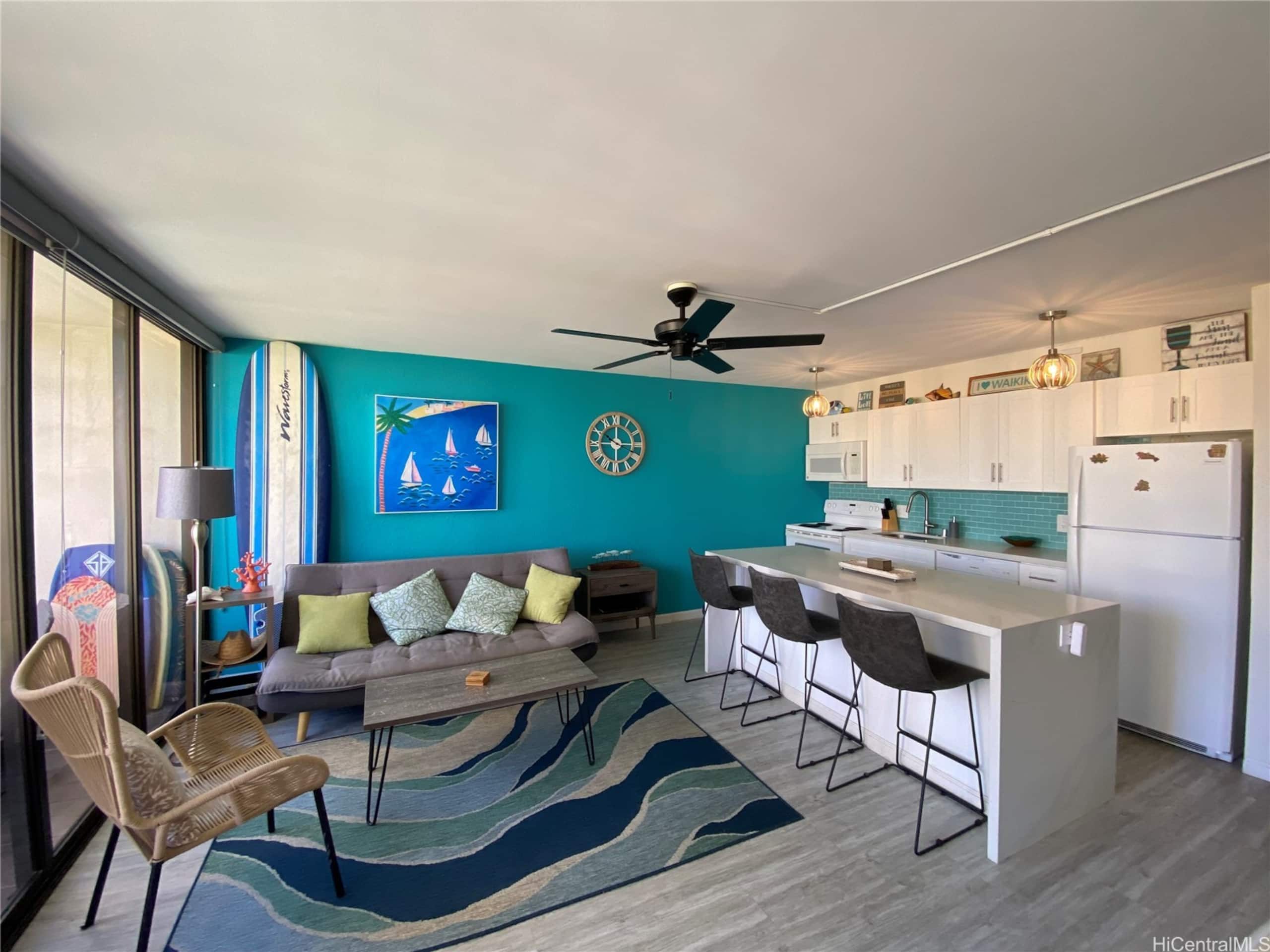 Condo in Honolulu · ★4.86 · 1 bedroom · 3 beds · 1 private bath - Image 2