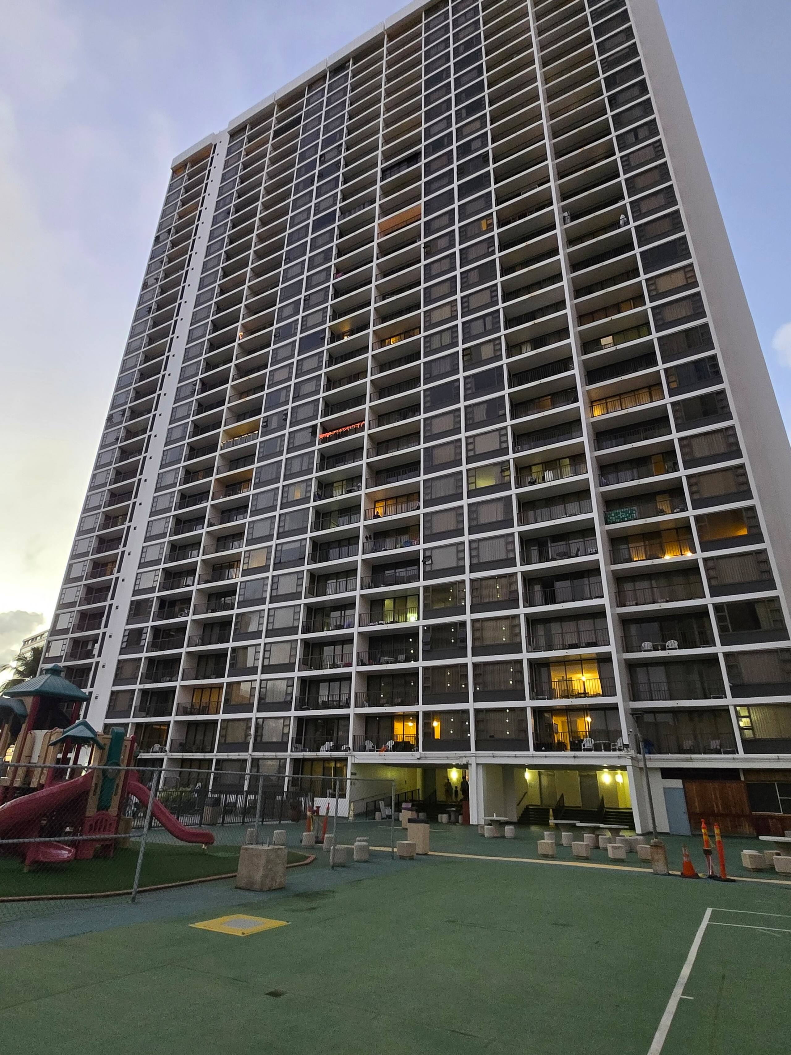Condo in Honolulu · ★4.86 · 1 bedroom · 3 beds · 1 private bath - Image 21