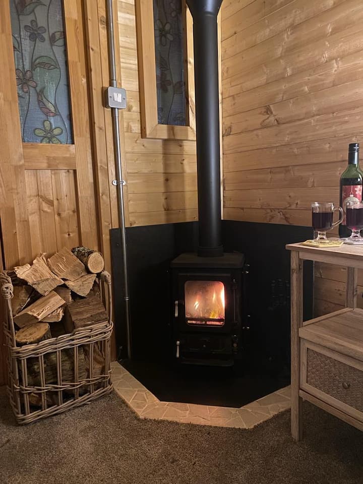 The Bee's Wing Shepherds Hut - Wadebridge