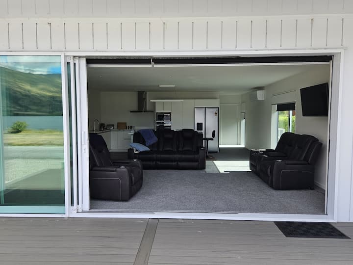 Kingston Lakefront House - Kingston, New Zealand